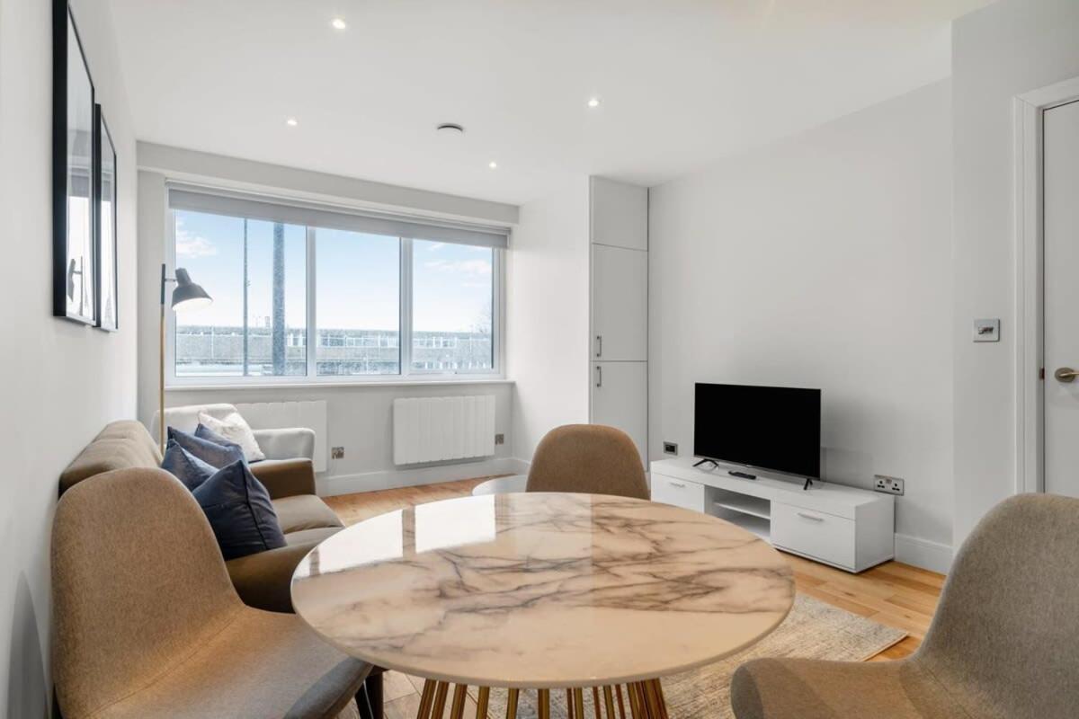 Lovely 1 Bedroom Apartment In The Heart Of Истли Экстерьер фото